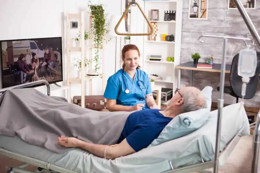 A nurse give the treatment of patitent at home.